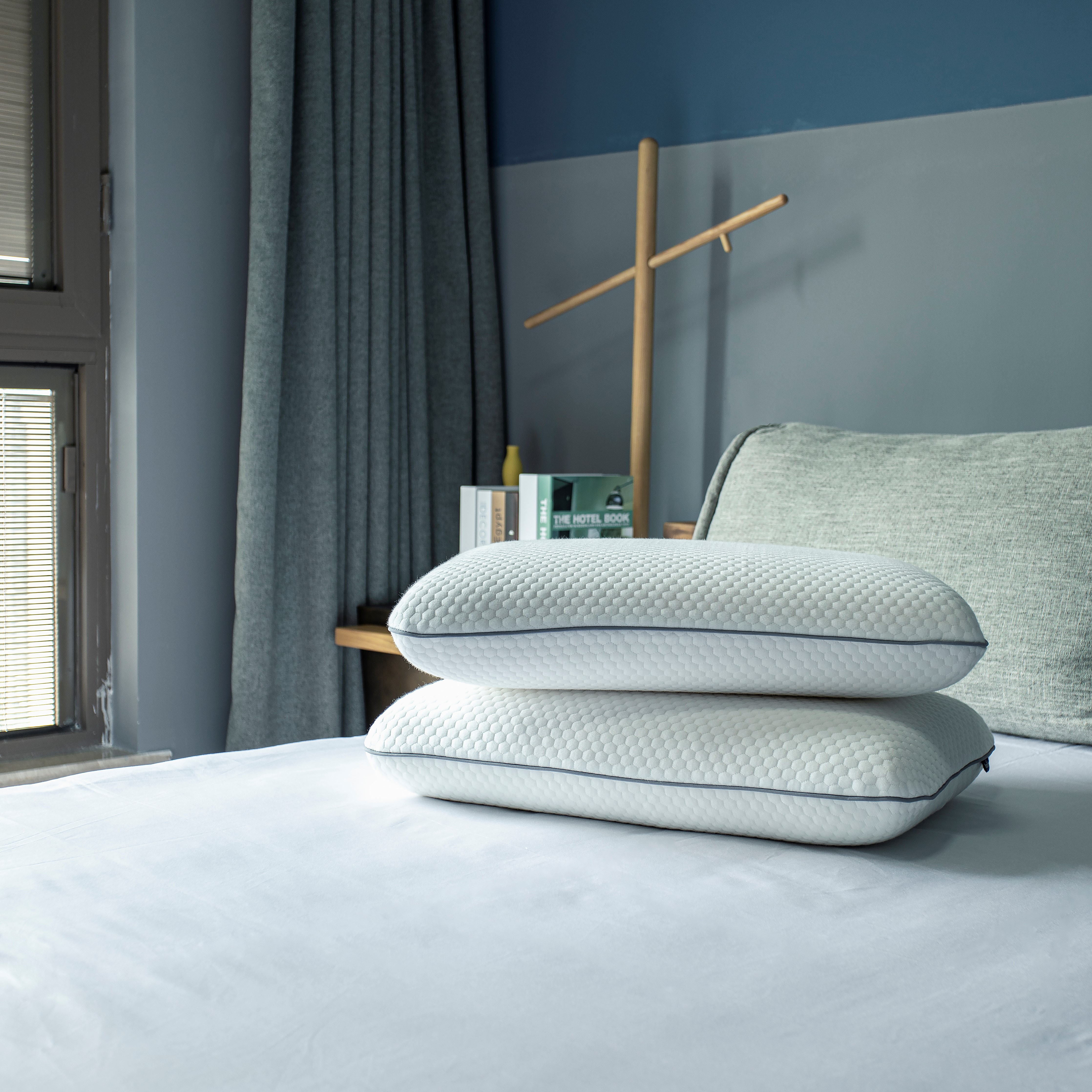 OEM ODM Factory Wholesale Bedroom Pillow Cervical Ergonomic Bread Pillow